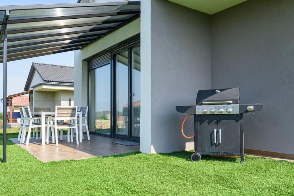 Abg House Ecser Exterior foto